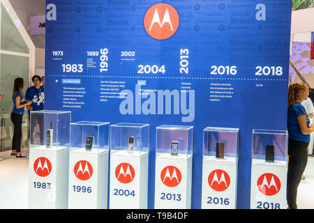 Motorola DynaTAC, StarTAC, Razr, Moto G, Moto Z, 5G-Mod-Smartphone im Ausstellungsraum des Motorola Exhibition Pavilion, Stand auf der Global Innovations Show IFA 2018 Stockfoto