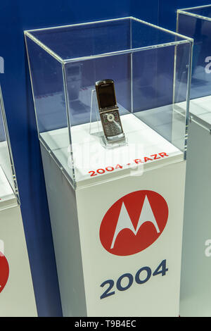 Motorola DynaTAC, StarTAC, Razr, Moto G, Moto Z, 5G-Mod-Smartphone im Ausstellungsraum des Motorola Exhibition Pavilion, Stand auf der Global Innovations Show IFA 2018 Stockfoto