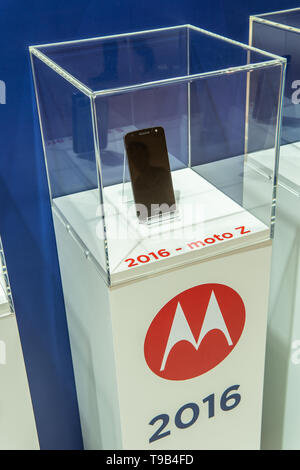 Motorola DynaTAC, StarTAC, Razr, Moto G, Moto Z, 5G-Mod-Smartphone im Ausstellungsraum des Motorola Exhibition Pavilion, Stand auf der Global Innovations Show IFA 2018 Stockfoto