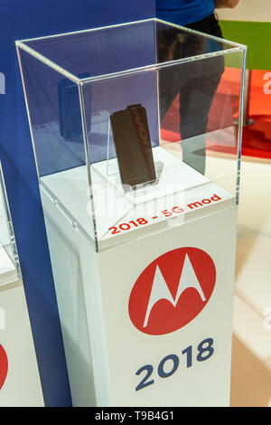 Motorola DynaTAC, StarTAC, Razr, Moto G, Moto Z, 5G-Mod-Smartphone im Ausstellungsraum des Motorola Exhibition Pavilion, Stand auf der Global Innovations Show IFA 2018 Stockfoto