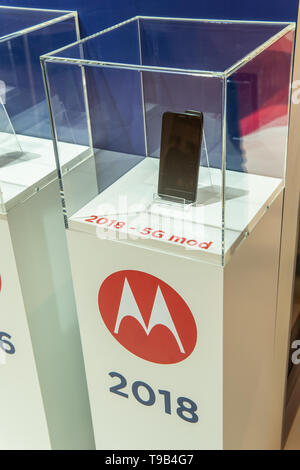 Motorola DynaTAC, StarTAC, Razr, Moto G, Moto Z, 5G-Mod-Smartphone im Ausstellungsraum des Motorola Exhibition Pavilion, Stand auf der Global Innovations Show IFA 2018 Stockfoto