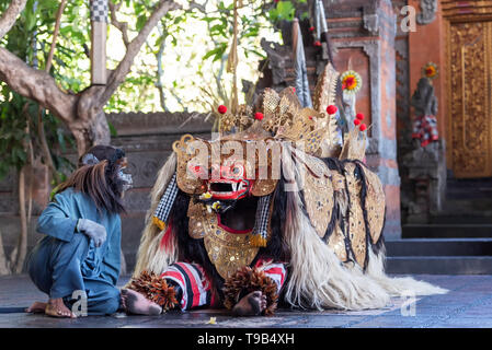 Denpasar, Indonesien - 30. März 2019: Zeichen in Barong Tanz Performance, balinesischen traditionellen Tanz. Stockfoto