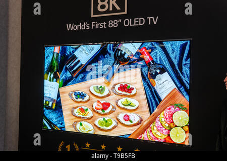 Berlin, Deutschland, 31. August 2018, LG 8 k 88' Smart OLED-Premium-TV auf Anzeige, bei LG Ausstellung showroom, stand auf der IFA 2018 Globale Innovationen zeigen, Stockfoto