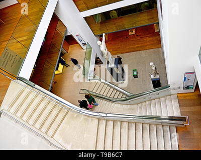 Oxford Ashmolean Museum der Zvi und Ofra Meitar Familienkasse Atrium und der Treppe Stockfoto