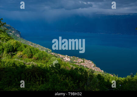 Gargniano kleines Dorf am Gardasee nach dem Sturm Stockfoto