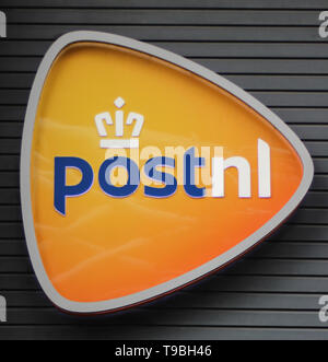 Licht Zeichen außerhalb Royal PostNL HQ in Den Haag, Niederlande Stockfoto