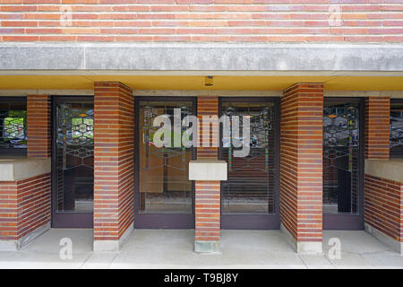 CHICAGO, IL-22 Apr 2019 - Blick auf das Wahrzeichen Frederick C. Robie Haus, entworfen vom amerikanischen Architekten Frank Lloyd Wright, auf dem Campus der t entfernt Stockfoto