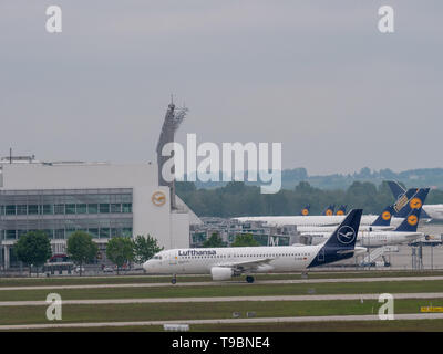 München, Deutschland/Deutschland 16. Mai 2019: Lufthansa Cityline jet D-maiskeimöl ist das Rollen nach der Landung am Flughafen MUC muich Stockfoto