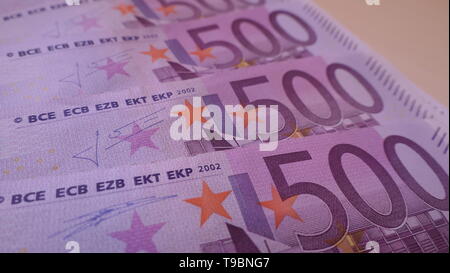 Nahaufnahme von der Vorderseite der mehrere 500 Euro Banknoten Stockfoto