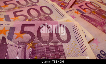 Nahaufnahme von der Vorderseite der mehrere 500 Euro Banknoten Stockfoto