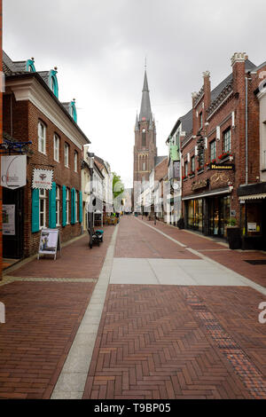 Kevelaer, Niederrhein, Nordrhein-Westfalen, Deutschland Blick auf die Stadt, Einkaufsstraße mit Marienbasilika im Wallfahrtsort Kevelaer. Kevelaer Stockfoto