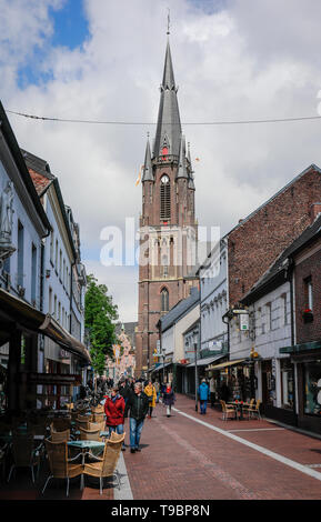 Kevelaer, Niederrhein, Nordrhein-Westfalen, Deutschland Blick auf die Stadt, Einkaufsstraße mit Marienbasilika im Wallfahrtsort Kevelaer. Kevelaer Stockfoto