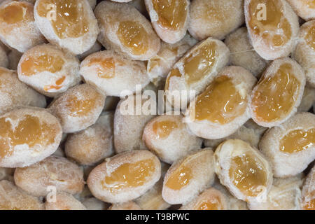 Natto-up Shot schließen. Natto ist eine beliebte und gesunde japanische Speisen aus fermentierten Sojabohnen. Makro. Stockfoto