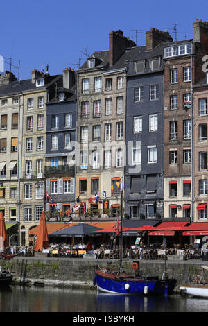 Le Vieux Bassin est un Port situé au Centre de la Ville d'Honfleur dans le département français du Calvados en région Normandie. Honfleur. Stockfoto