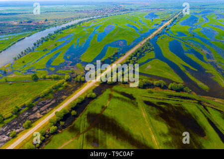 Überschwemmungen in der Wolga delta, Russland. Natürliche Landschaft. Blick von oben. Stockfoto