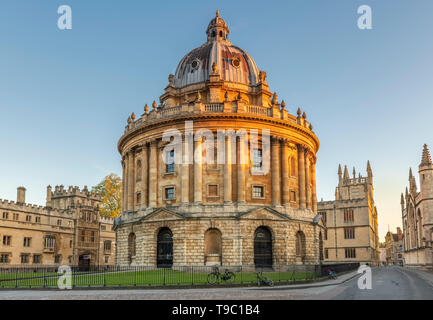 Die Radcliffe Camera ist ein Gebäude von der Universität Oxford, von James Gibbs im neo-klassischen Stil. Das berühmte Gebäude im Centr Stockfoto