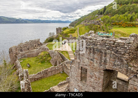 Urquhart Castle und Loch Ness in Schottland Stockfoto