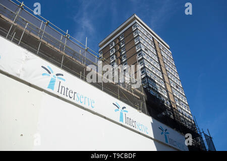 Interserve signage außerhalb Neuentwicklung auf Berwick Street, Soho, London, UK Stockfoto