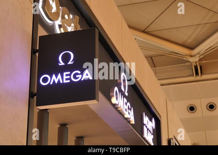 ISTANBUL, Türkei - Dezember 14, 2018: Blick auf die Marke Zeichen der Schweizer Omega Uhren Stockfoto