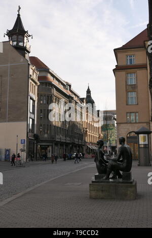 LEIPZIG, Deutschland - 23. FEBRUAR 2019: eine Statue vor dem Eintritt in die Innenstadt von Leipzig. Stockfoto