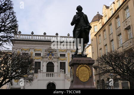 Vorderansicht der Johann Wolfgang Goethe Denkmal in Leipzig, Deutschland Stockfoto