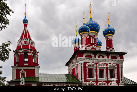 Kuppeln der Kirche des Hl. Demetrius auf dem Blut - uglitsch, Russland Stockfoto