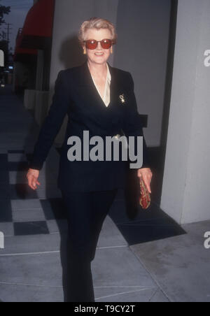 West Hollywood, Kalifornien, USA, 17. April 1994 die Schauspielerin Angela Lansbury besucht "Forbidden Broadway" Spielen am 17. April 1994 im Tiffany Theatre in West Hollywood, Kalifornien, USA. Foto von Barry King/Alamy Stock Foto Stockfoto