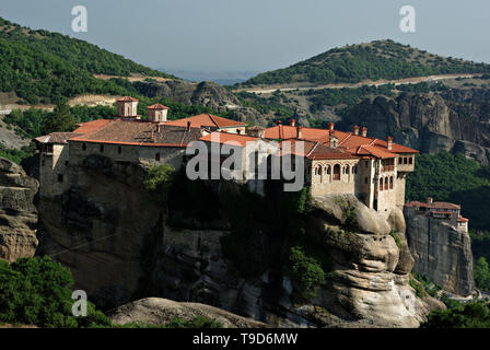 Der Heilige Kloster Varlaam ist das zweitgrößte Kloster von Meteora. Es liegt gegenüber des Großen Meteoro Kloster entfernt und es war gegründet. Stockfoto