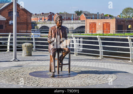 Statue zu Terry Wogan der Radio- und Fernsehmoderatorin, ursprünglich aus Limerick, Irland Stockfoto