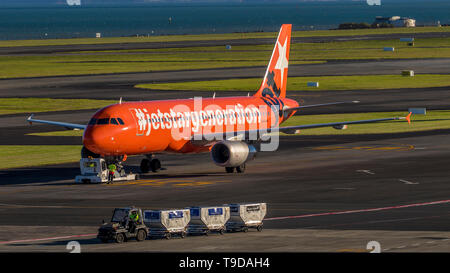 Jetstar Airways sonderlackierung am Flughafen von Auckland, Neuseeland Stockfoto