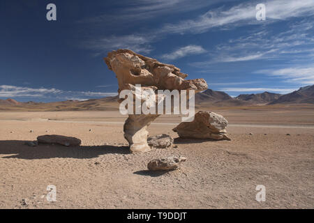 Der Arbol de Piedra" Baum aus Stein", Felsen in der Salar de Uyuni, Bolivien erodiert Stockfoto