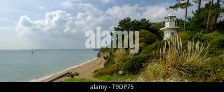 Lepe, UK - April 7, 2019: Die Millenium Rundumleuchte an der Küste in Lepe im New Forest National Park, Hampshire, Großbritannien Stockfoto