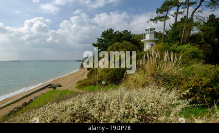 Lepe, UK - April 7, 2019: Die Millenium Rundumleuchte an der Küste in Lepe im New Forest National Park, Hampshire, Großbritannien Stockfoto