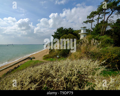 Lepe, UK - April 7, 2019: Die Millenium Rundumleuchte an der Küste in Lepe im New Forest National Park, Hampshire, Großbritannien Stockfoto