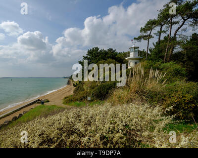 Lepe, UK - April 7, 2019: Die Millenium Rundumleuchte an der Küste in Lepe im New Forest National Park, Hampshire, Großbritannien Stockfoto