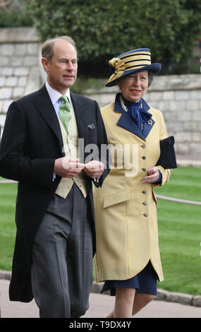 Der Graf von Wessex und die Princess Royal vor der Hochzeit von Lady Gabriella Windsor und Thomas Kingston in der St. George's Chapel in Windsor Castle. Stockfoto