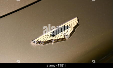 Den Haag, Niederlande - 21 April, 2019: Blick auf das Logo der berühmten und echte Aston Martin von James Bond, 007 in der Louwman Stockfoto