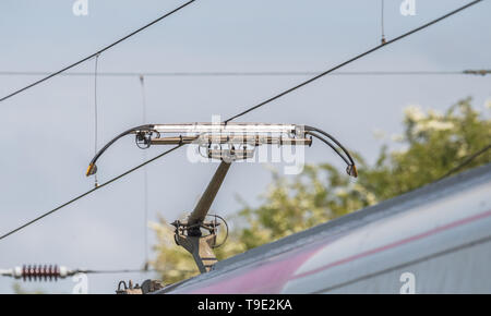 Single Arm der Stromabnehmer auf den Zügen auf der East Coast Mainline verwendet. Stockfoto