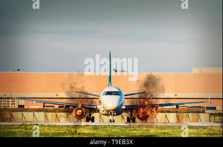 Vorderansicht des Flugzeug mit zwei Motoren auf Feuer auf Asphalt - Unfall oder Terrorismus Konzept Stockfoto