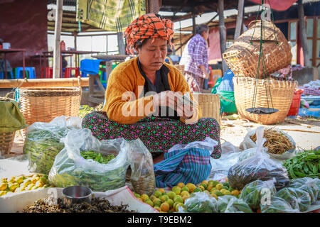 Bilanz eines Arbeitstages (Inle See, Shan Staat) Stockfoto