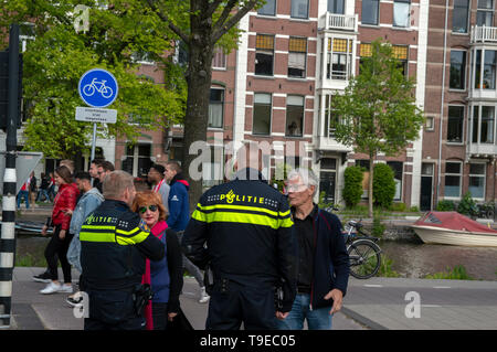 Polizei arbeiten rund um den Museumplein Ajax Niederländischer Meister Partei Amsterdam Die Niederlande 2019 Stockfoto