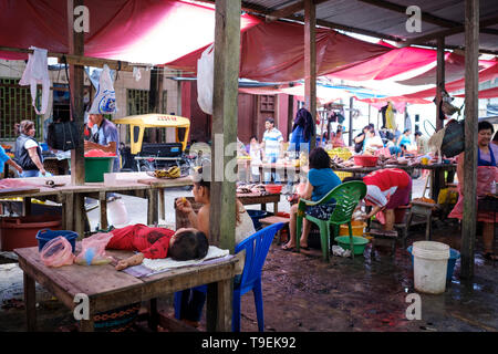 Das tägliche Leben Szene bei Belen Markt oder Mercado Belén, in Iquitos im Peruanischen Amazonas, Provinz Maynas, Loreto Abteilung, Peru Stockfoto