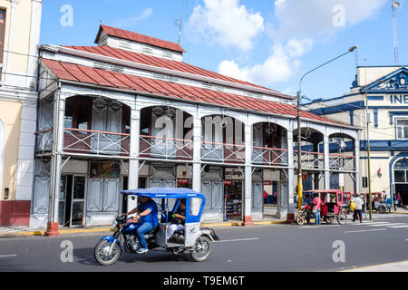 Casa de Fierro oder Eisen Haus an der Plaza de Armas oder Hauptplatz von Iquitos, peruanischen Amazonas, Provinz Maynas, Loreto Abteilung, Peru Stockfoto