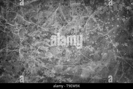 Schwarzen Hintergrund. Viele alte Distressed grunge Textur und Farbe Flecken mit Zerknitterten gerillt Linien und Kratzern. Elegantes Design mit grungy Grau wh Stockfoto