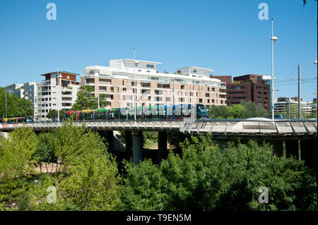 Montpellier, moderne Straßenbahn Linie 3, Fahrzeugdesign von Christian Lacroix - Montpellier, moderne Straßenbahn Linie 3, Design von Christian Lacroix, Moulares Stockfoto