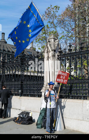 LONDON, GROSSBRITANNIEN, 15. Mai 2019: Anti Brexit Demonstrant außerhalb des britischen Parlaments in London. Stockfoto