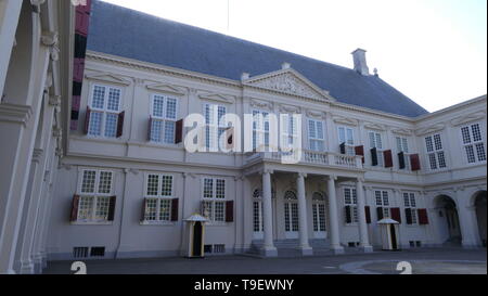 Vorderansicht des Palast Noordeinde, die offizielle Residenz der niederländischen Monarchie in Den Haag, Niederlande Stockfoto