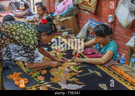 Kalaga Dekorateure arbeiten in einem Handwerk workshop Stockfoto