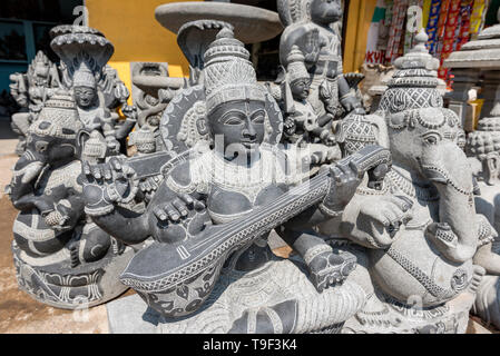 Saraswati statue am Stein Skulptur shop, Mahabalipuram (mamallapuram), Indien Stockfoto