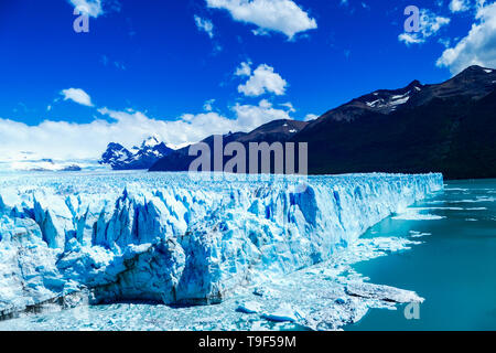 Seite und Panorama-aufnahme auf der herrlichen des Gletschers Perito Moreno, Patagonien, Argentinien Stockfoto